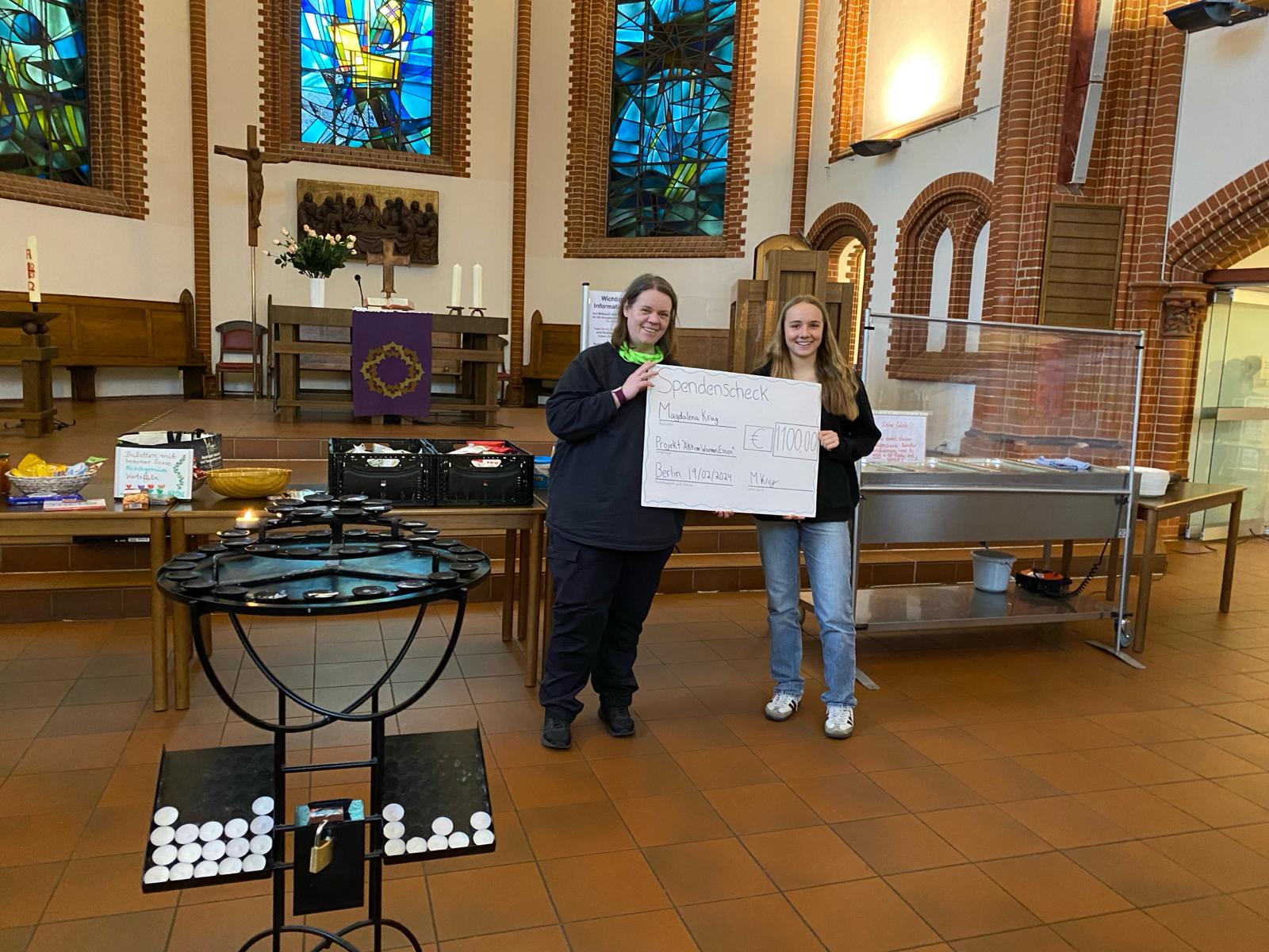 Vom Schulprojekt zur Spende: Brandenburger Schülerin spendet 1.100 Euro an die „Aktion Warmes Essen“