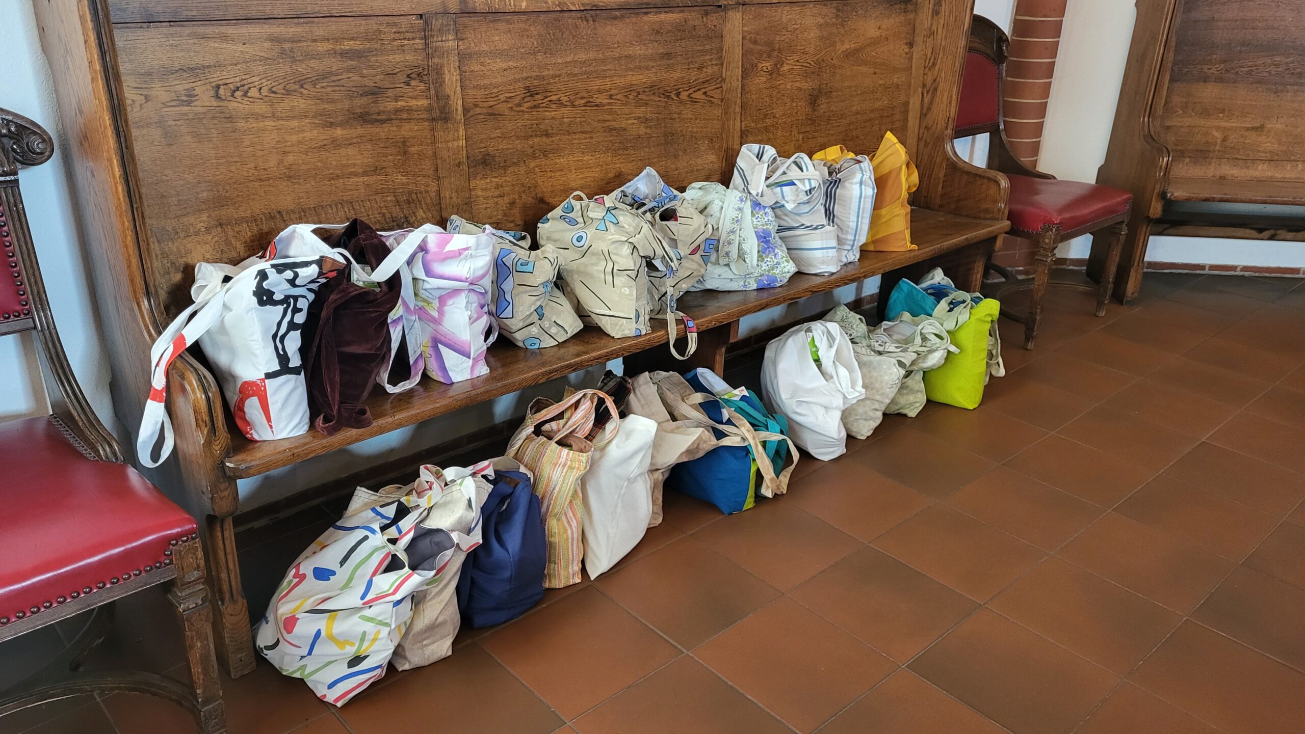 110 prall gefüllte Weihnachtstüten